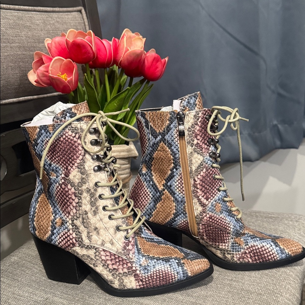🤍A Rider Girl Snakeskin Print Heeled Boots - Picture 10 of 13